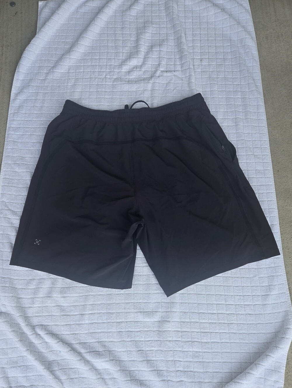 lululemon athletica Men's Black Athletic Shorts - Elastic Waist - Picture 2 of 6